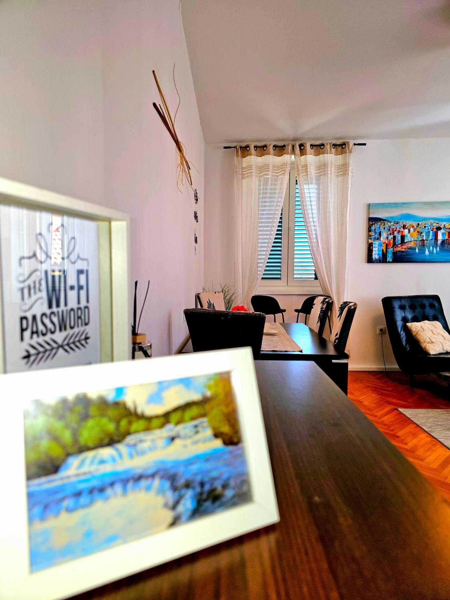 Square View Apartment